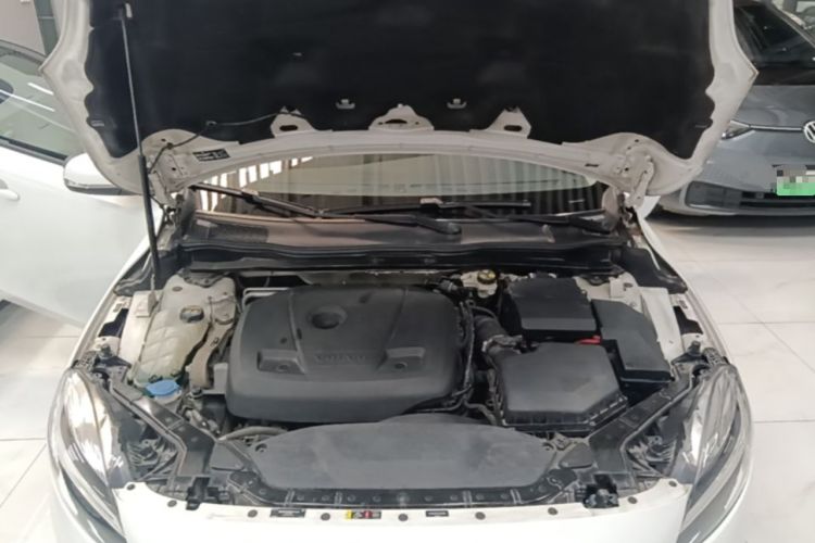 Used Volvo V40 2017 T3 Zhiyi Edition Engine Bay