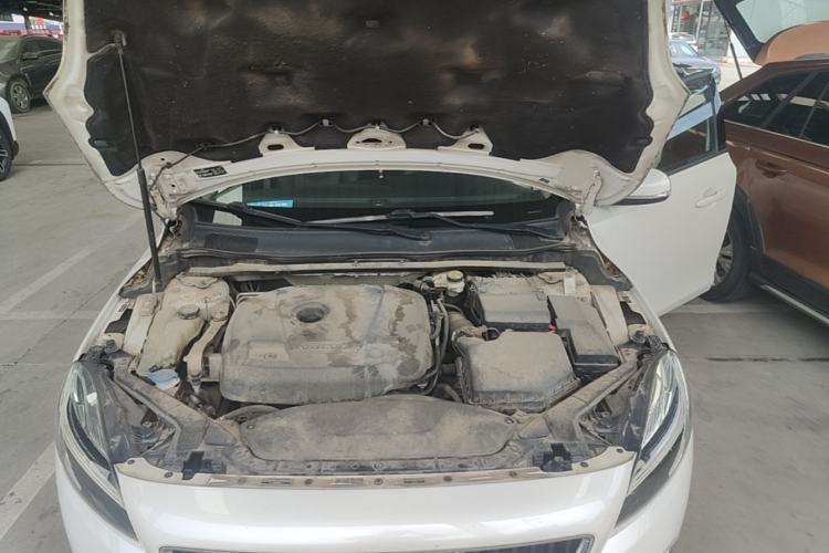 Used Volvo V40 2017 T3 Zhiyi Edition Engine Bay