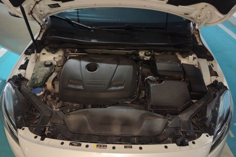 Used Volvo V40 2017 T3 Zhiyi Edition Engine Bay