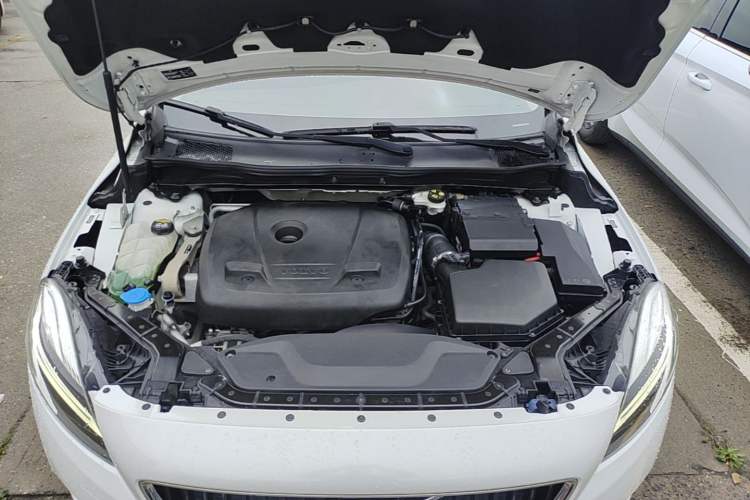 Used Volvo V40 2017 T3 Zhiyi Edition Engine Bay