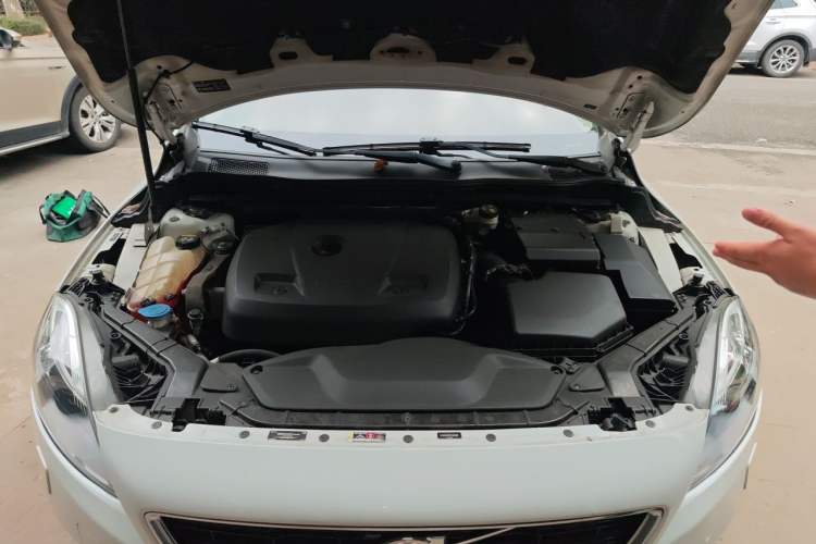Used Volvo V40 2017 T3 Smart Edition Engine Bay