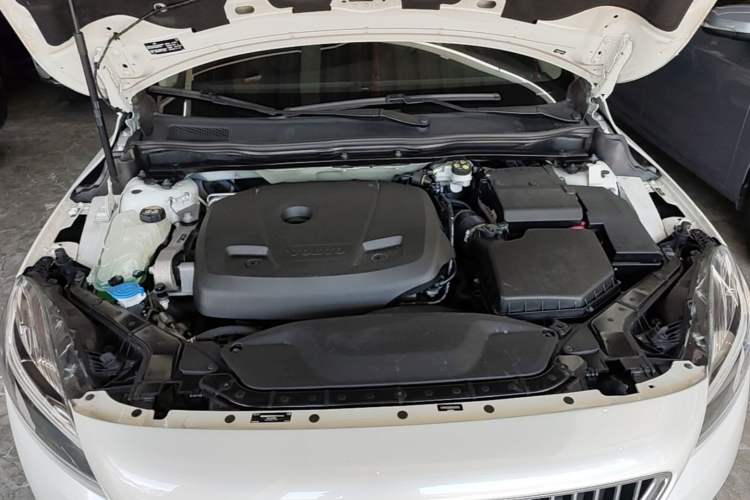 Used Volvo V40 2017 T3 Zhiya Edition Engine Bay