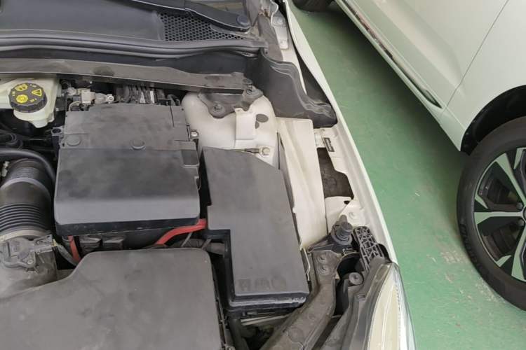 Used Volvo V40 2017 T3 Zhiya Edition Engine Bay Left
