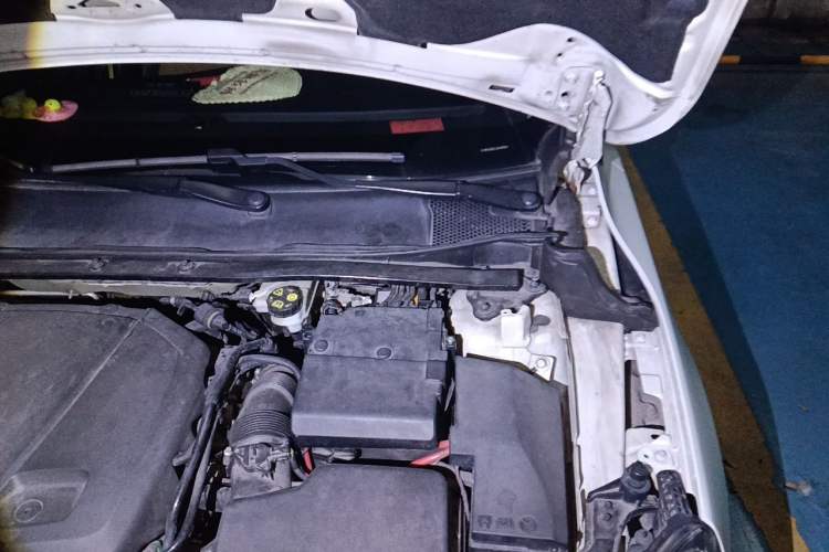 Used Volvo V40 2017 T3 Zhiyi Edition Engine Bay Left
