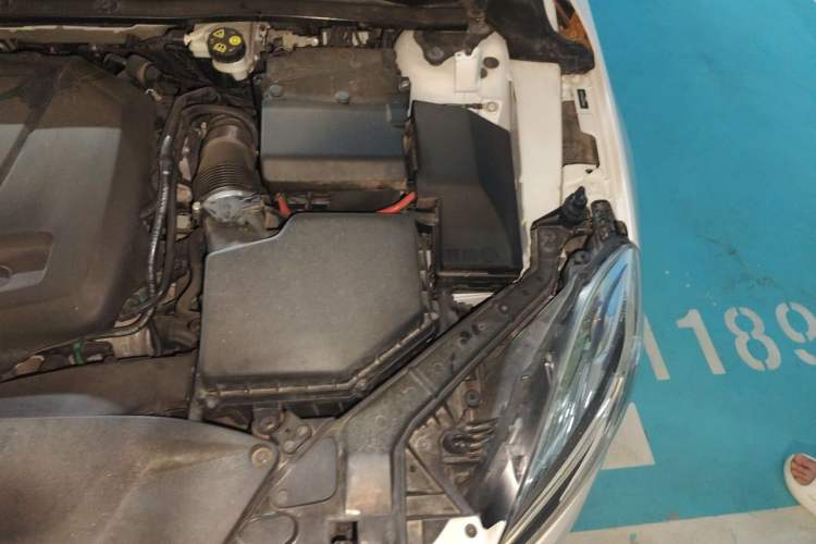 Used Volvo V40 2017 T3 Zhiyi Edition Engine Bay Left
