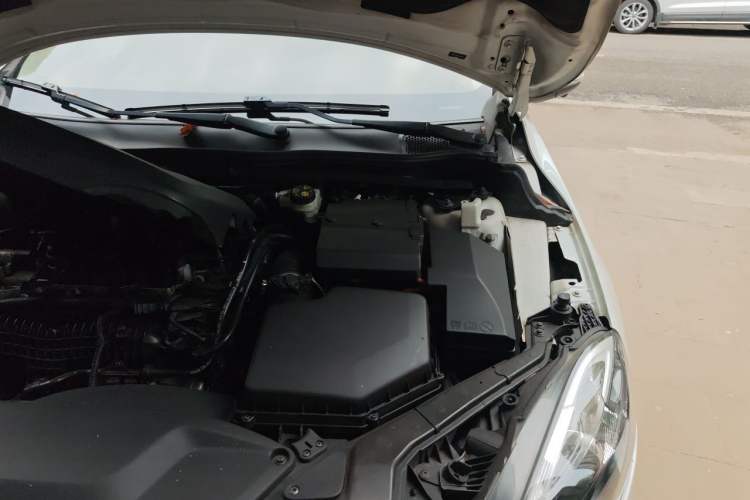 Used Volvo V40 2017 T3 Smart Edition Engine Bay Left