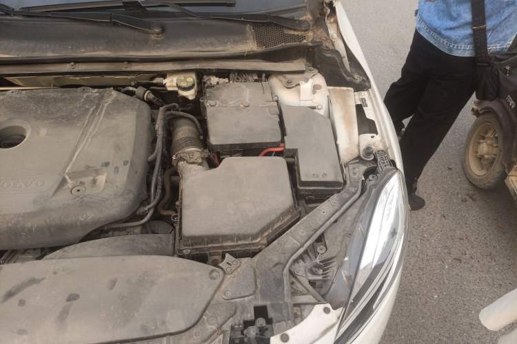 Used Volvo V40 2017 T3 Smart Edition Engine Bay Left