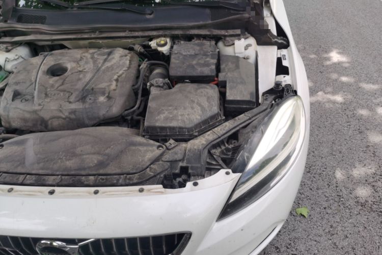 Used Volvo V40 2017 T4 Smart Luxury Edition Engine Bay Left