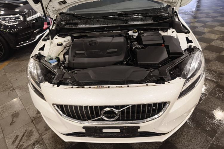 Used Volvo V40 2017 T4 Smart Luxury Edition Engine Bay