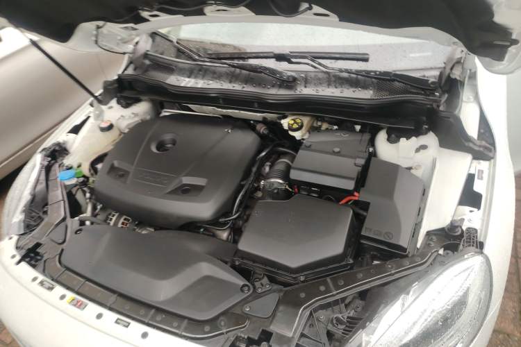 Used Volvo V40 2017 T3 Zhiya Edition Engine Bay