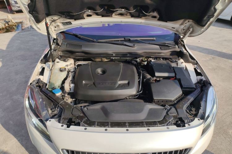 Used Volvo V40 2017 T3 Zhiya Edition Engine Bay
