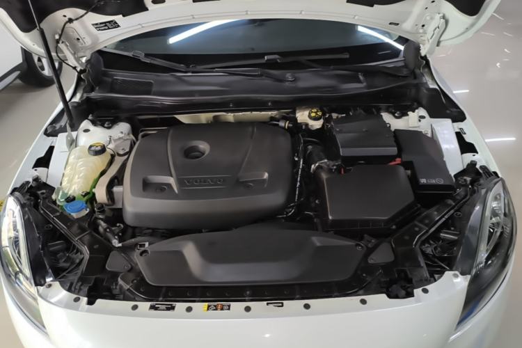 Used Volvo V40 2017 T3 Zhiyi Edition Engine Bay