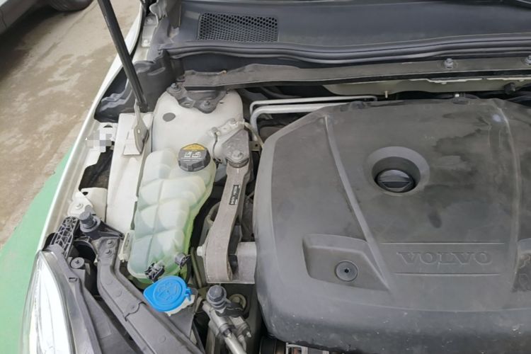 Used Volvo V40 2017 T3 Zhiya Edition Engine Bay Right