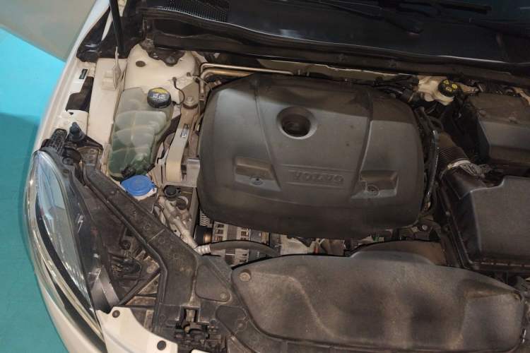 Used Volvo V40 2017 T3 Zhiyi Edition Engine Bay Right