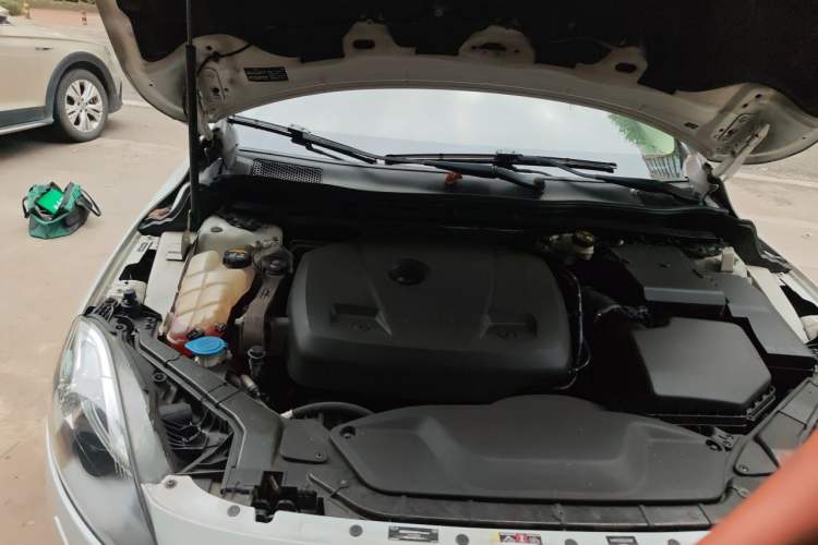 Used Volvo V40 2017 T3 Smart Edition Engine Bay Right