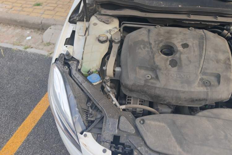Used Volvo V40 2017 T3 Zhiyi Edition Engine Bay Right