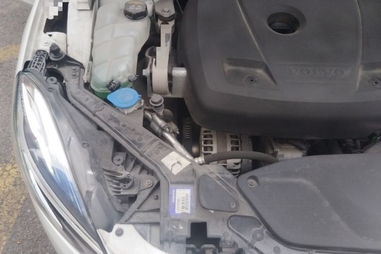 Used Volvo V40 2017 T3 Zhiya Edition Engine Bay Right