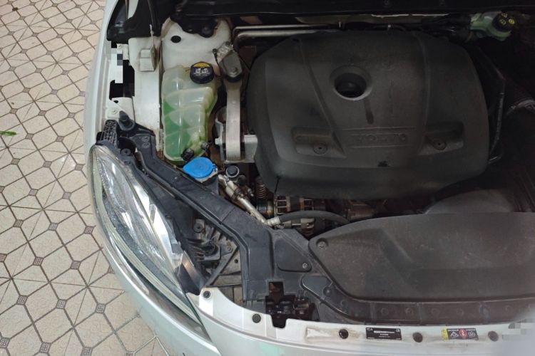 Used Volvo V40 2017 T3 Zhiya Edition Engine Bay Right