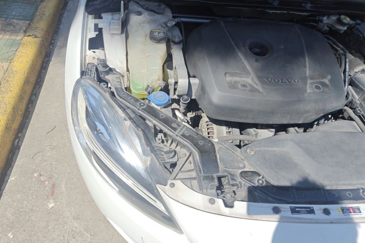 Used Volvo V40 2017 T3 Zhiya Edition Engine Bay Right