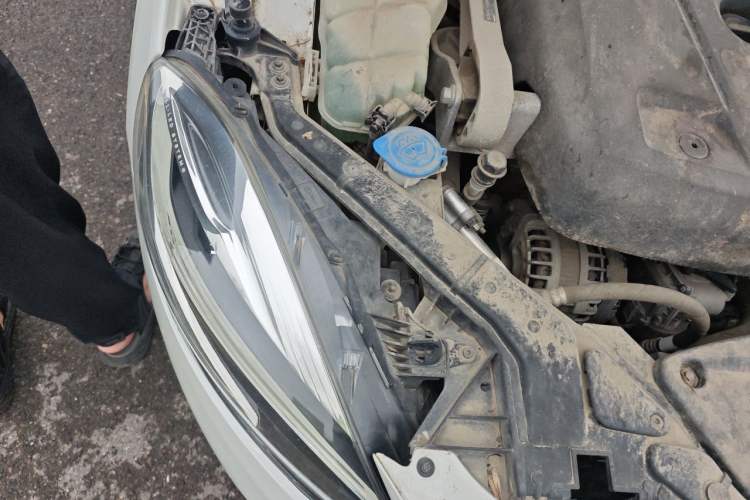 Used Volvo V40 2017 T3 Zhiya Edition Engine Bay Right