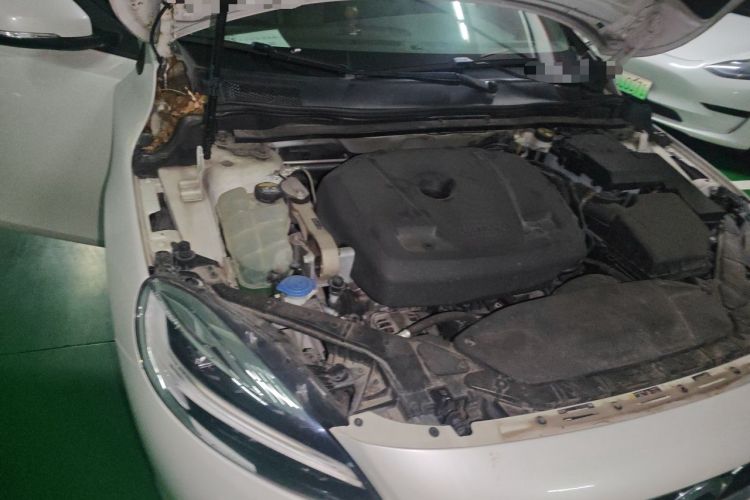 Used Volvo V40 2017 T3 Smart Edition Engine Bay Right