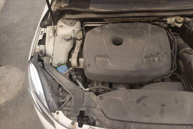 Used Volvo V40 2017 T3 Smart Edition Engine Bay Right