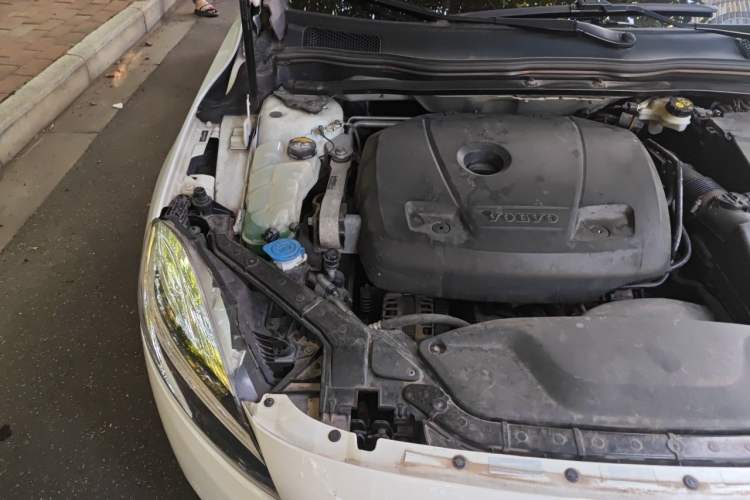 Used Volvo V40 2017 T3 Zhiyi Edition Engine Bay Right
