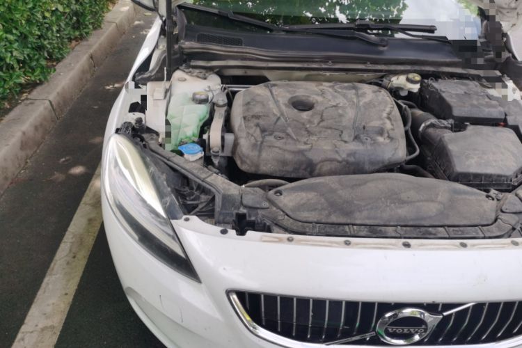 Used Volvo V40 2017 T4 Smart Luxury Edition Engine Bay Right
