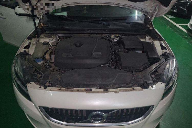 Used Volvo V40 2017 T3 Smart Edition Engine Bay
