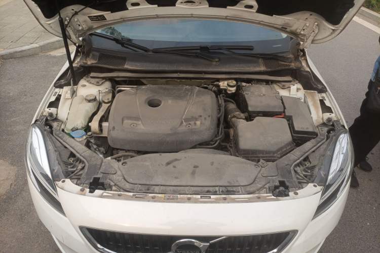 Used Volvo V40 2017 T3 Smart Edition Engine Bay