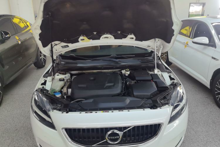Used Volvo V40 2017 T3 Zhiyi Edition Engine Bay