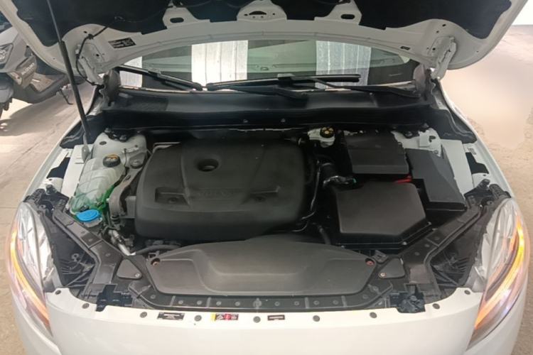 Used Volvo V40 2017 T3 Zhiyi Edition Engine Bay