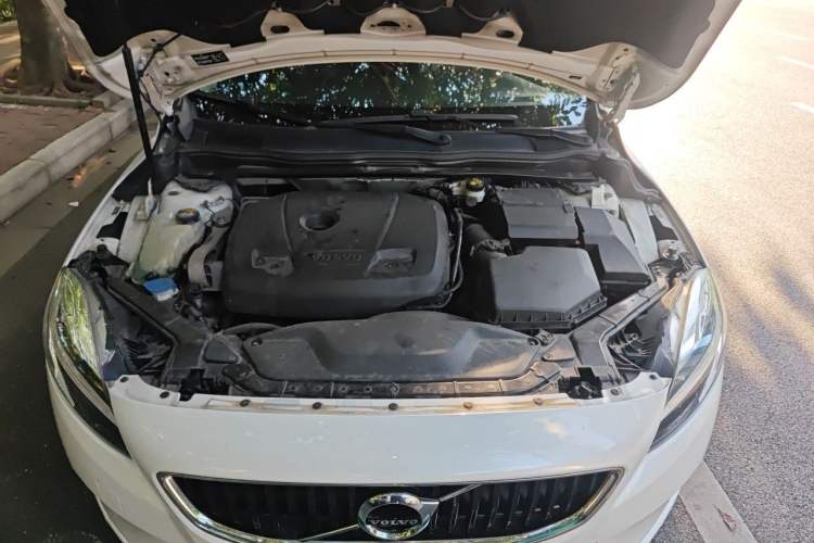Used Volvo V40 2017 T3 Zhiyi Edition Engine Bay
