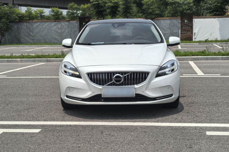 Used Volvo V40 2017 T3 Zhiya Edition Exterior 2