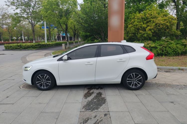 Used Volvo V40 2017 T3 Zhiyi Edition Exterior 2