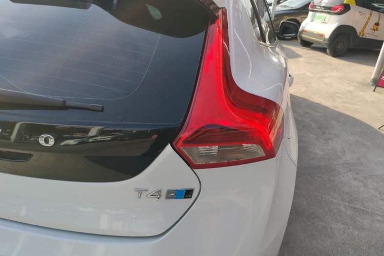 Used Volvo V40 2017 T3 Zhiya Edition Exterior 2