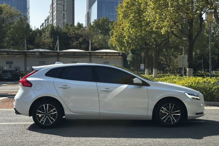 Used Volvo V40 2017 T3 Zhiyi Edition Exterior 3