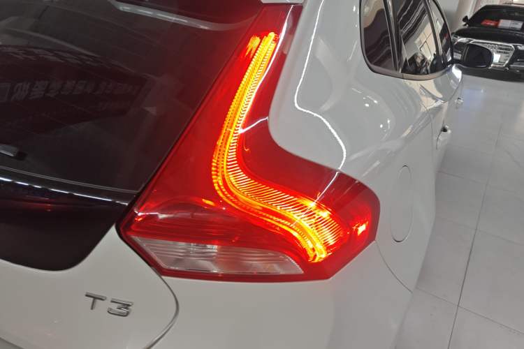 Used Volvo V40 2017 T3 Zhiyi Edition Exterior 3