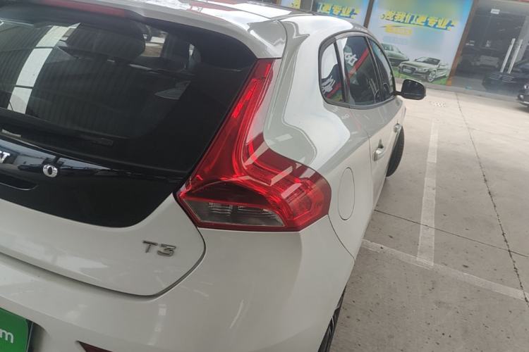Used Volvo V40 2017 T3 Zhiyi Edition Exterior 3