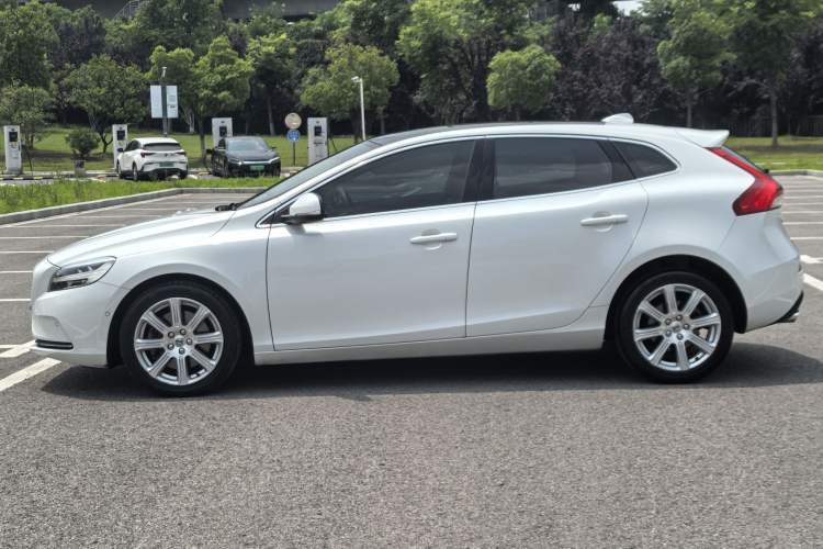 Used Volvo V40 2017 T3 Zhiya Edition Exterior 3
