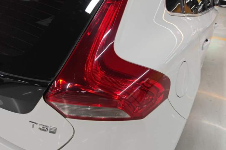 Used Volvo V40 2017 T3 Zhiya Edition Exterior 3