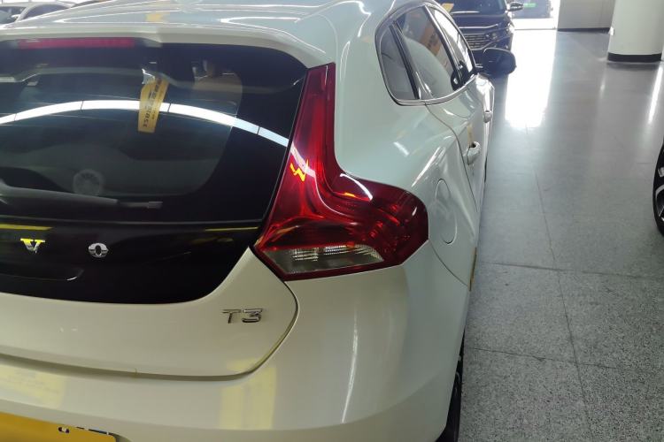 Used Volvo V40 2017 T3 Zhiyi Edition Exterior 3