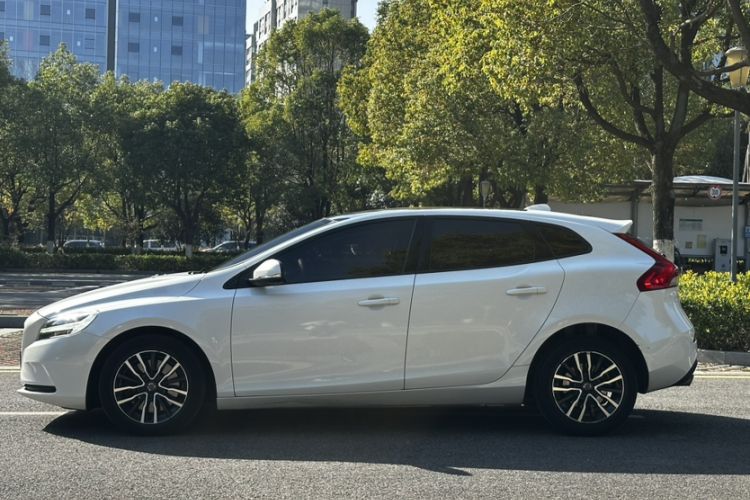 Used Volvo V40 2017 T3 Zhiyi Edition Exterior 4