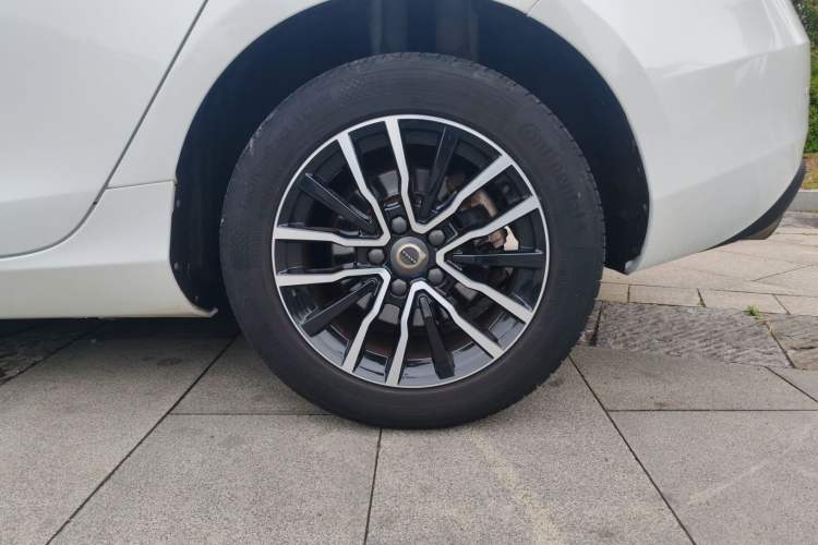 Used Volvo V40 2017 T3 Zhiyi Edition Exterior 4