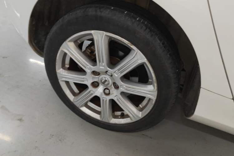 Used Volvo V40 2017 T3 Zhiya Edition Exterior 5