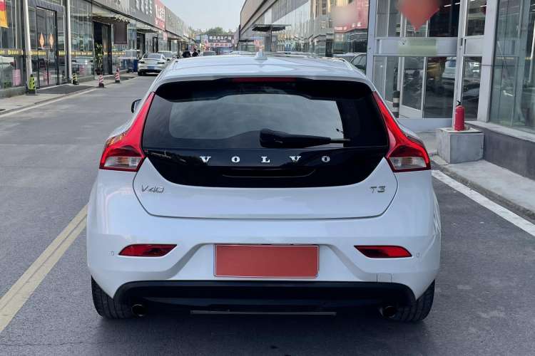 Used Volvo V40 2017 T3 Smart Edition Exterior 5