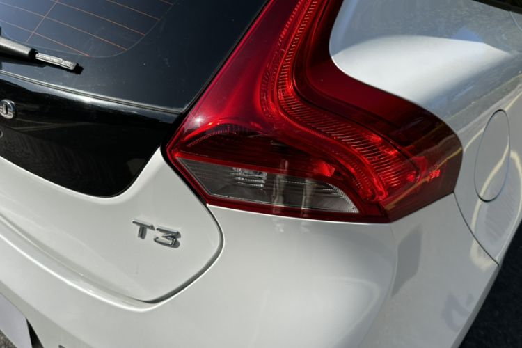 Used Volvo V40 2017 T3 Zhiyi Edition Exterior 9