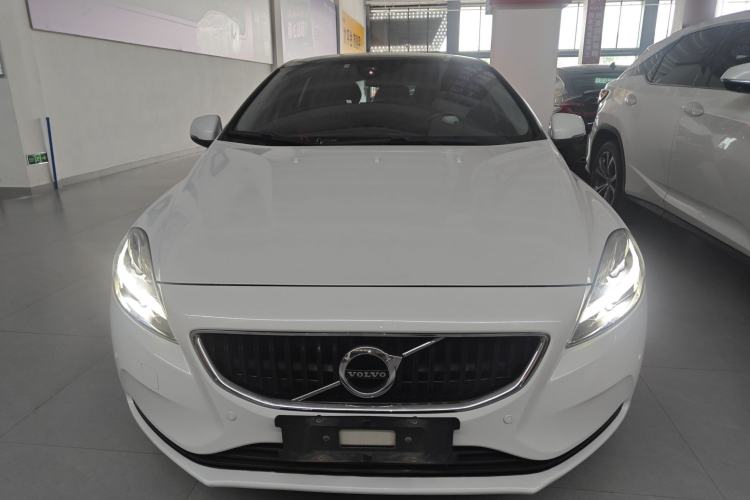 Used Volvo V40 2017 T3 Zhiyi Edition Front