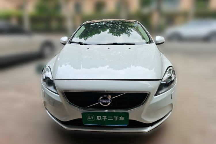 Used Volvo V40 2017 T3 Smart Edition Front