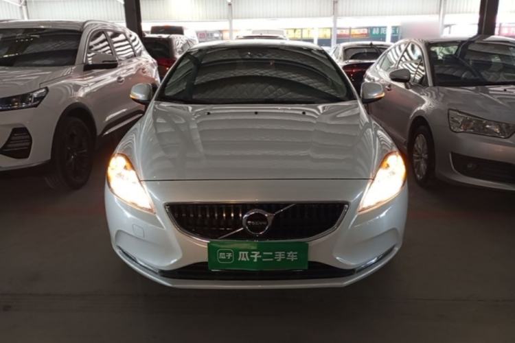 Used Volvo V40 2017 T3 Smart Edition Front
